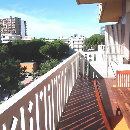 Lucerna Apartments At Sabbiadoro Beach Lignano Sabbiadoro Exterior photo